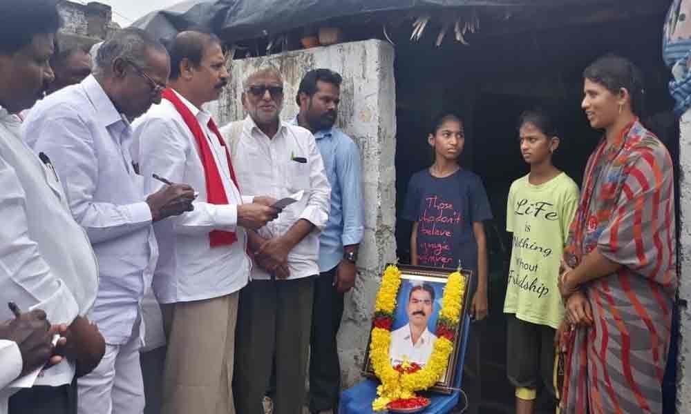 CPI extends moral support to kin of deceased ryots
