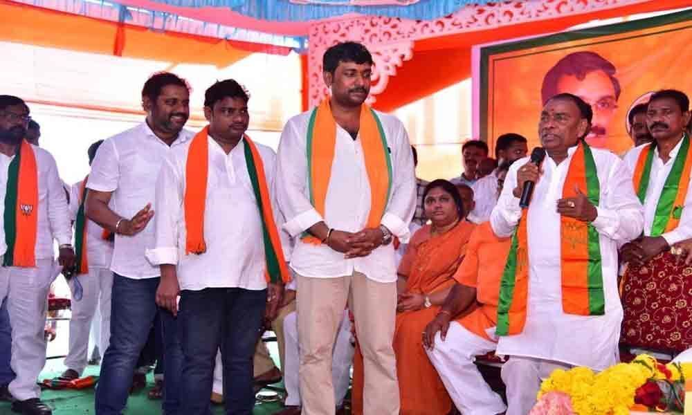 BJP wooing senior leaders in Kakinada