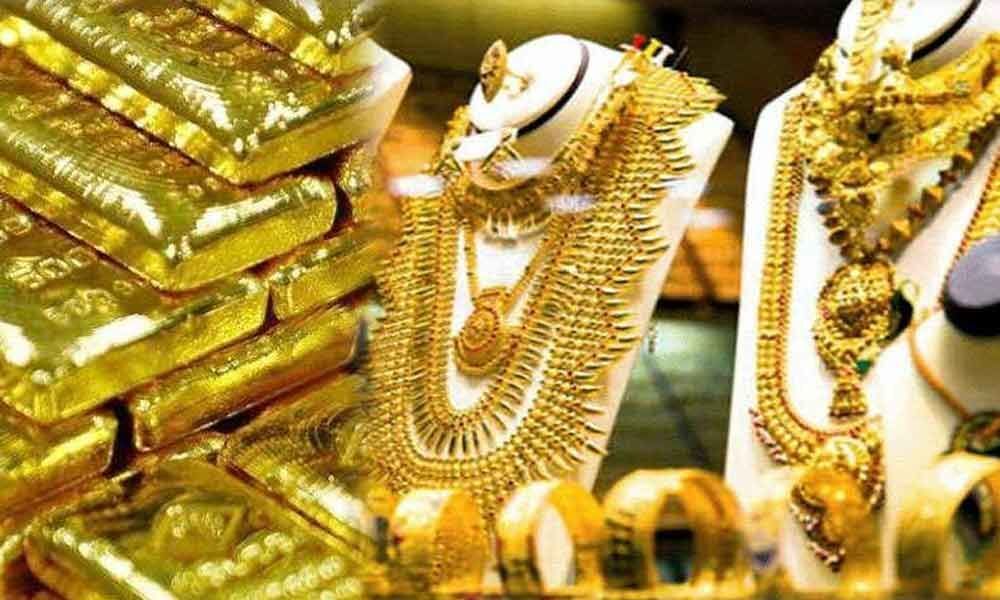 Gold hits record high of Rs 36,970 per 10 gm