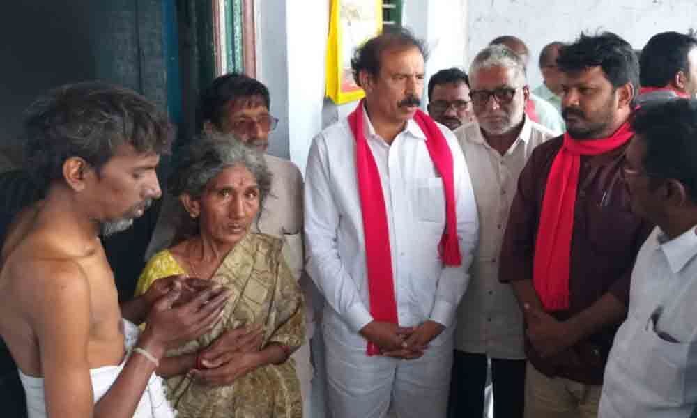 CPI State chief consoles kin of deceased farmer in Kadapa