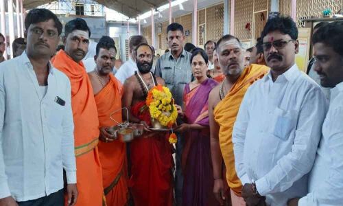 ZP chairperson prays at Sangameshwara temple