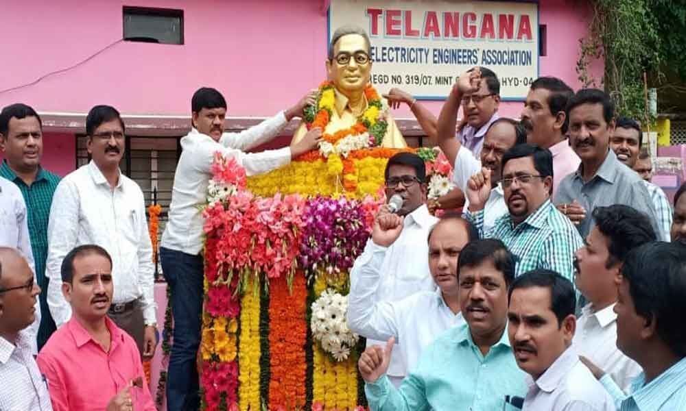 Telangana Electricity Engineers Association pays rich tributes to Prof Jayashankar