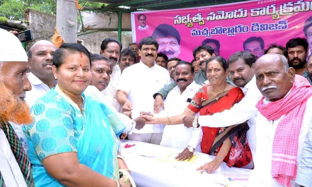 TRS cadre told to take govt schemes to people
