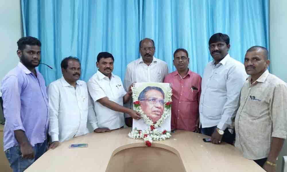 KU employees pay tributes to Jayashankar in Hanamkonda