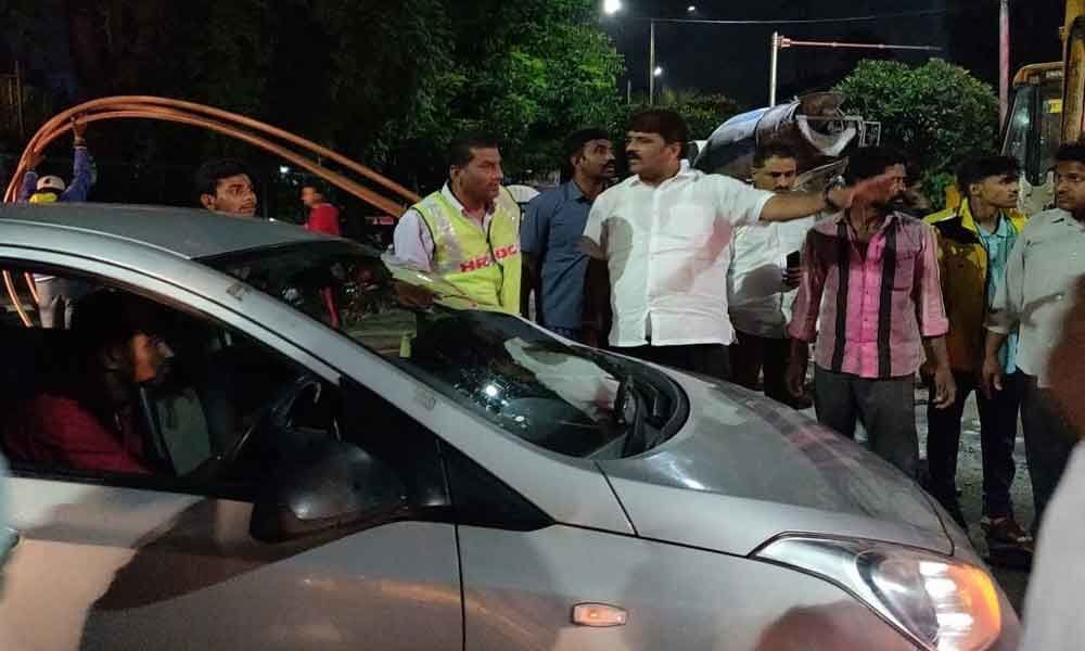 Mayor Bonthu Rammohan helps pull out people trapped in car