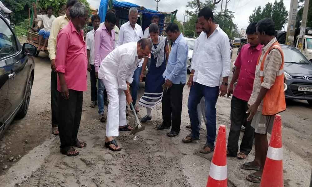 Dodla gets down to filling of potholes