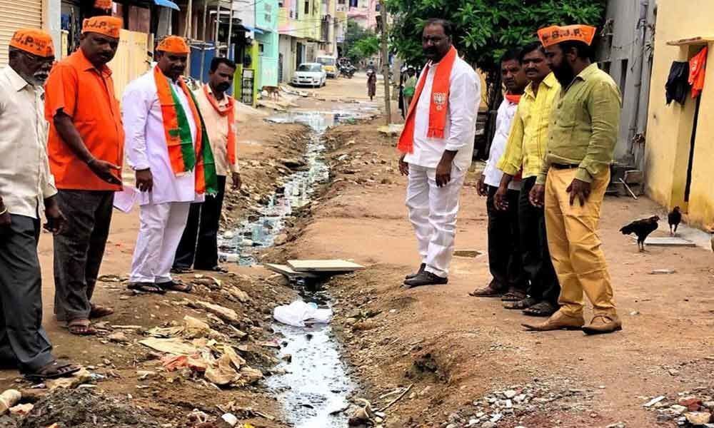 Bad roads, drainage state worry BJP neta