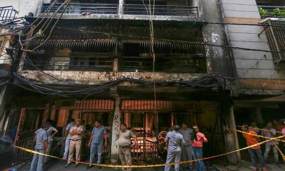 6 killed in massive fire in Zakir Nagar