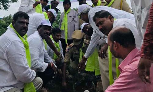 Corporator Pandala Satish Goud and cop pay tributes to Telangana ideologue