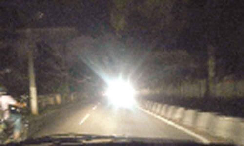 Defunct lights plunge road into darkness