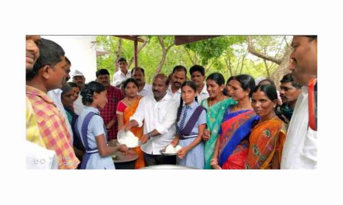 Nakrekal MLA Chirumarthi Lingaiah inspects Gundrampally government school