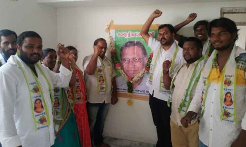 Jagruthi pays tributes to Prof Jayashankar