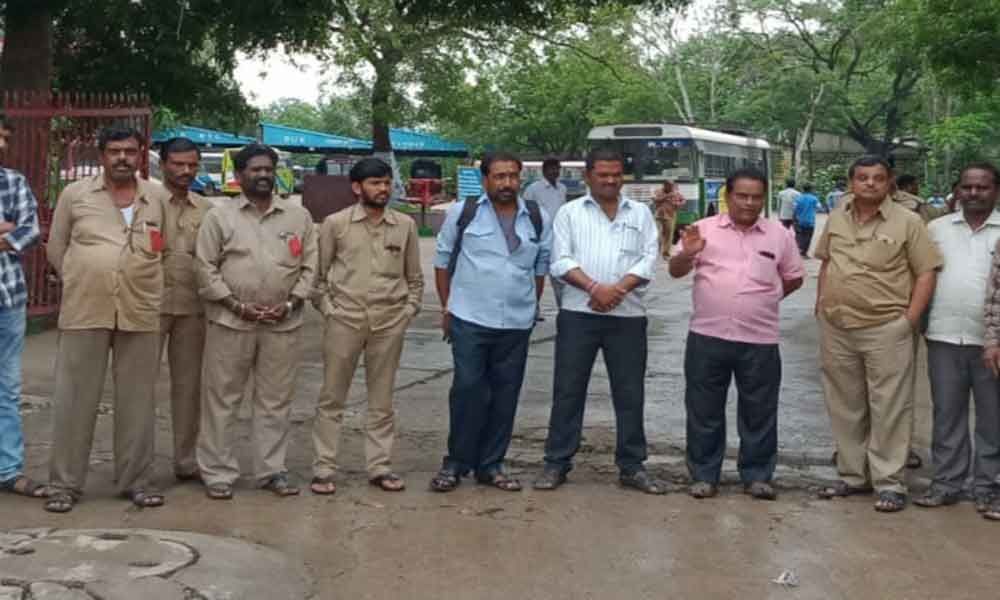 TSRTC workers protest over pending wages