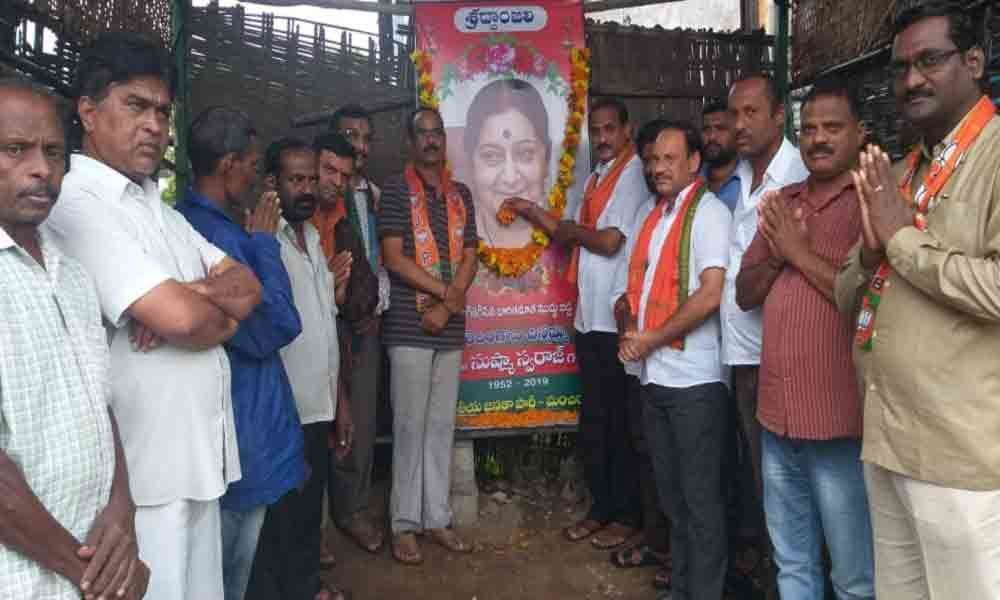 BJP leaders pay homage to Sushma Swaraj in Mancherial
