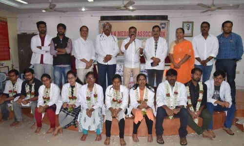 Congress supports medicos stir in Warangal