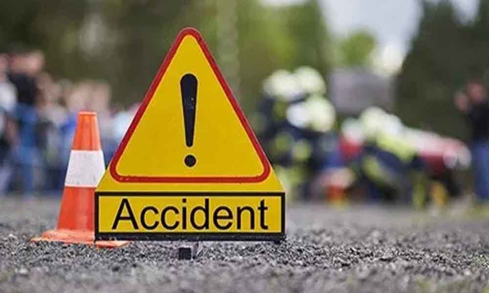 3 die, three hurt in a road mishap in Hyderabad