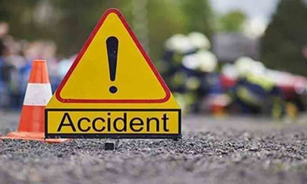 Mahbubnagar: Karnataka man killed in road accident