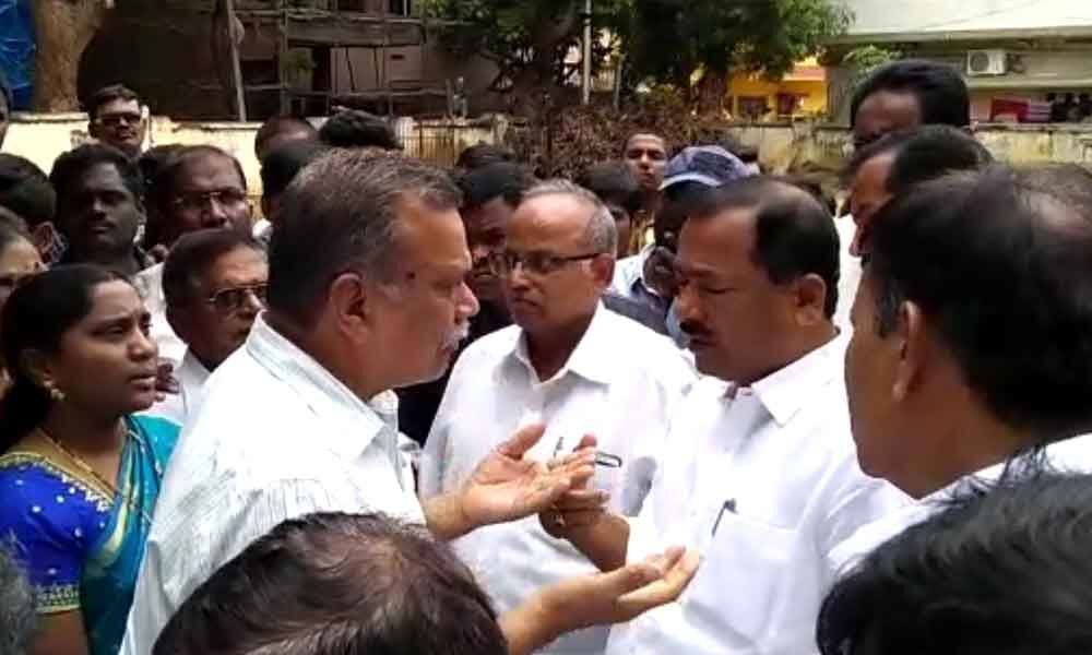 People oppose illegal construction in Kamalanagar park