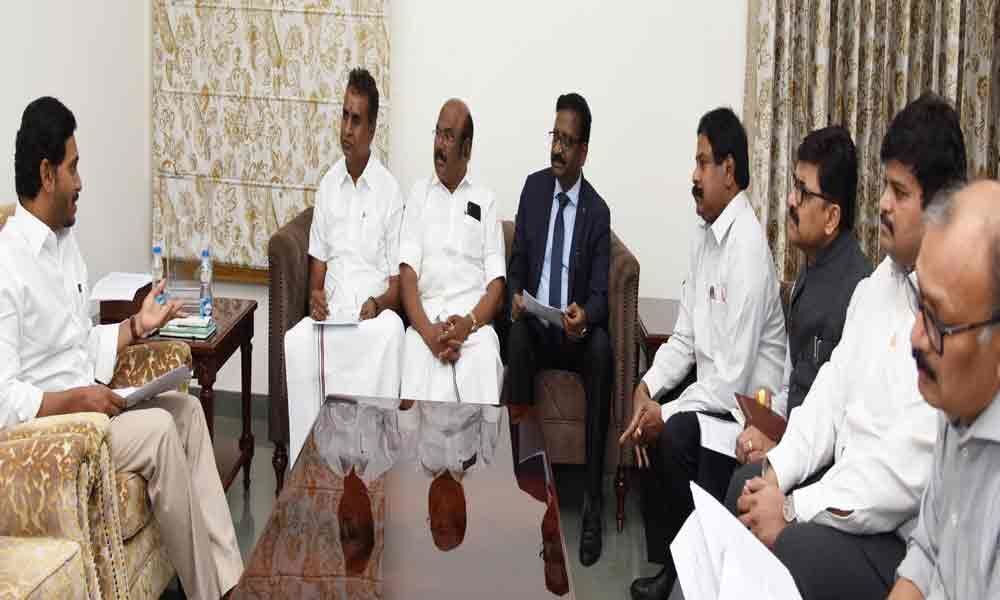 TN Ministers meet CM, seek Krishna water for Chennai