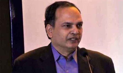 CS Joshi performs puja at his chamber in BRKR Bhavan