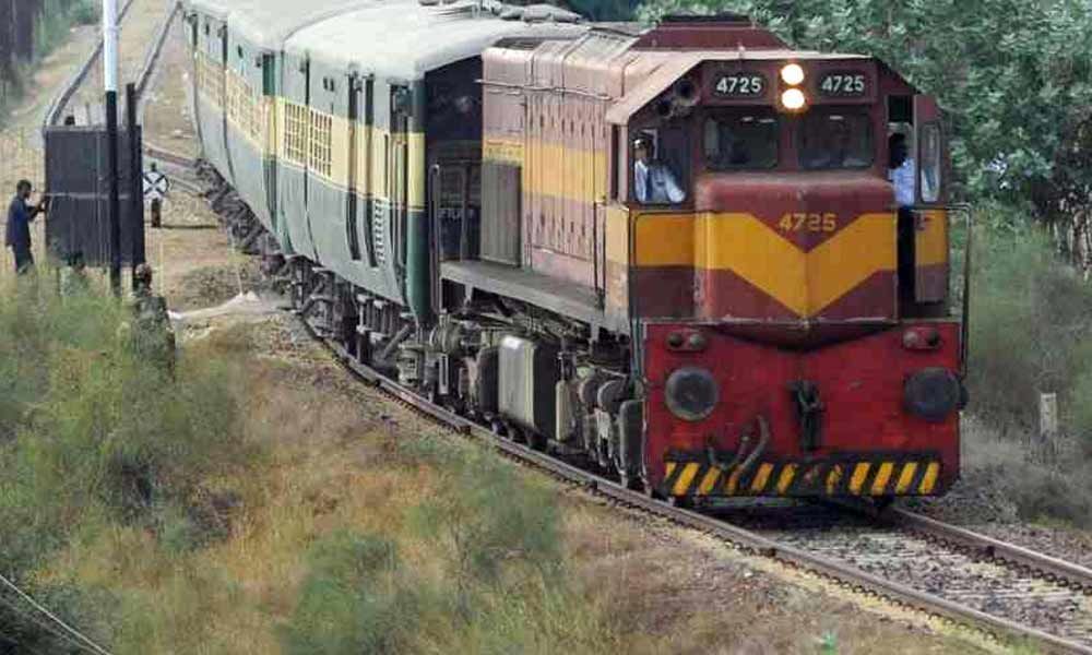 Thar Link Express running smoothly: Railway officials