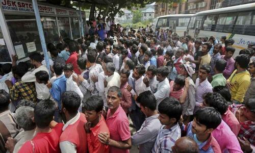 Fleeing migrant labourers of Kashmir