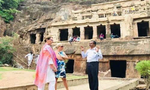 Undavalli Caves wow Oz, Bulgaria envoys