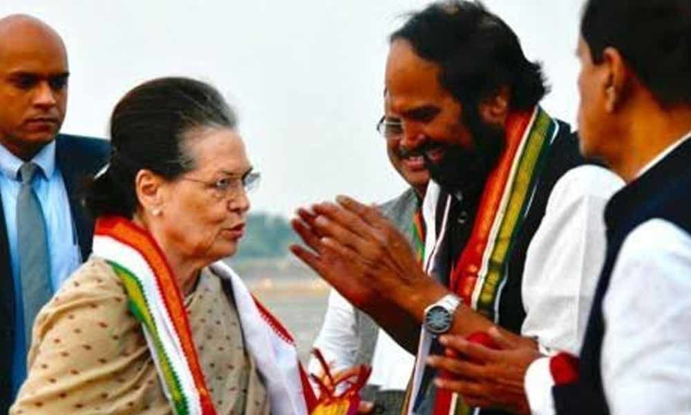 Uttam greets Sonia Gandhi for being elected as interim AICC president
