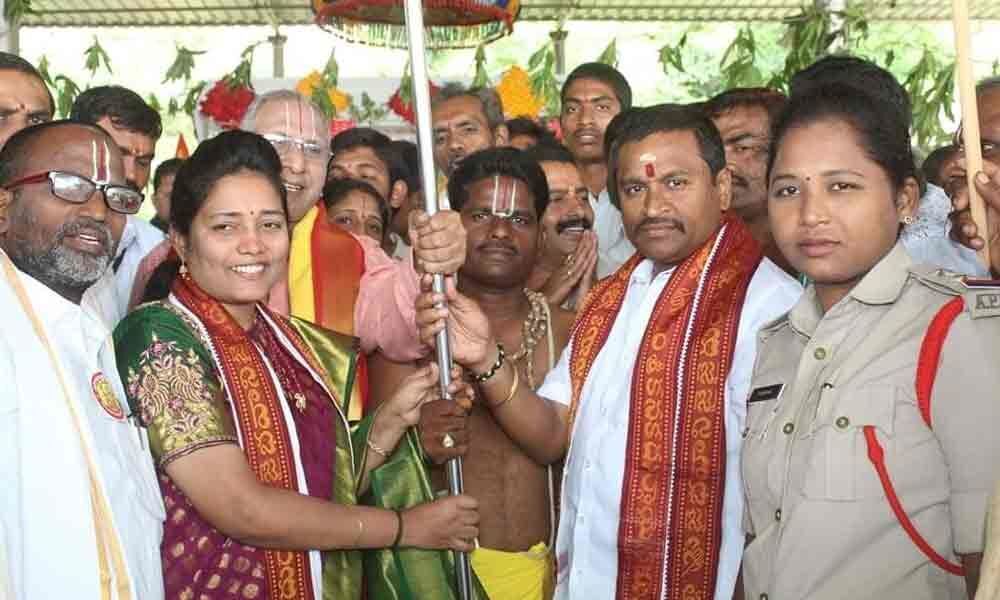 Rythu Maha Padayatra flagged off by Vellampalli Srinivas