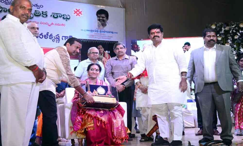 Bombay Jayashri presented Mangalampalli Memorial Award