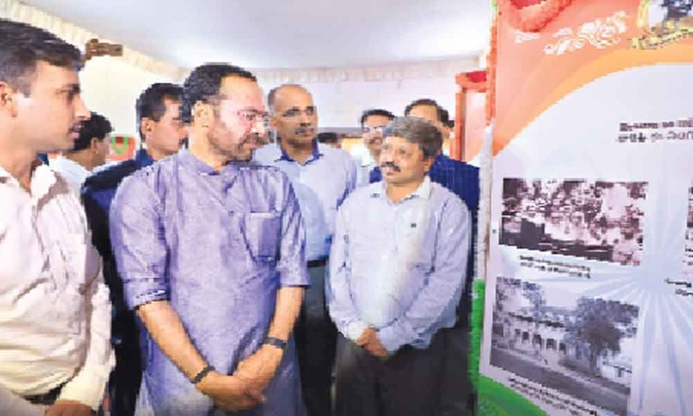 Photo expo on Gandhi  opens at Secunderabad stn