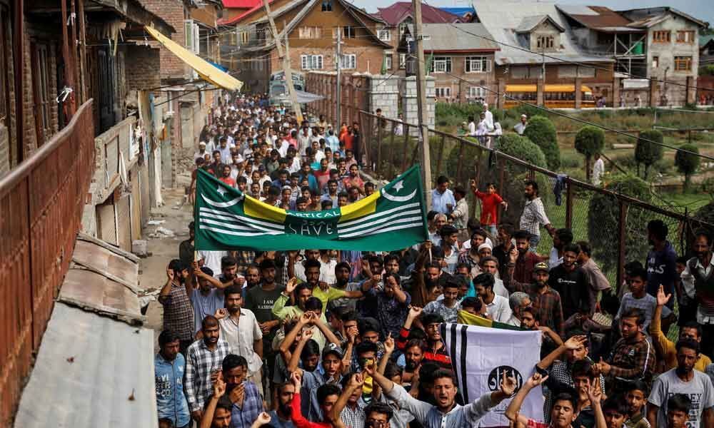 Kashmir tensions spill over to UKs Pak, Indian communities