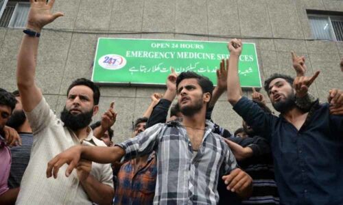 Tear gas and pellets greet thousands as protests rock Kashmir over new status despite clampdown: Report