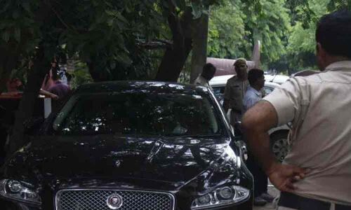 Cop dragged by car, pistol snatched