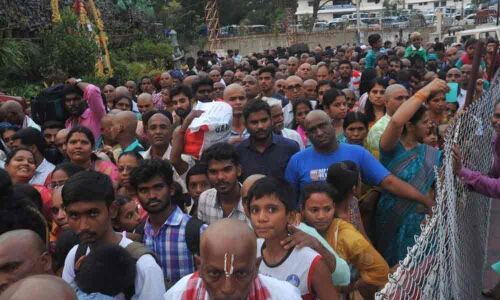 Holidays in a row swell pilgrim rush at Tirumala