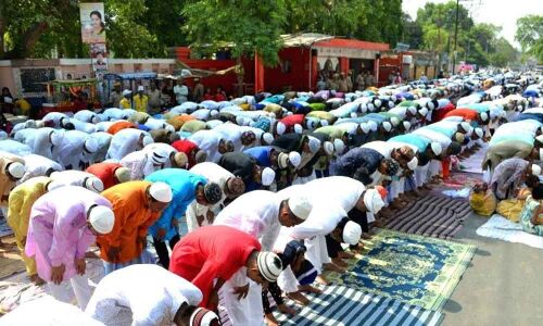 Telangana, Andhra Pradesh CMs greet Muslims on Eid