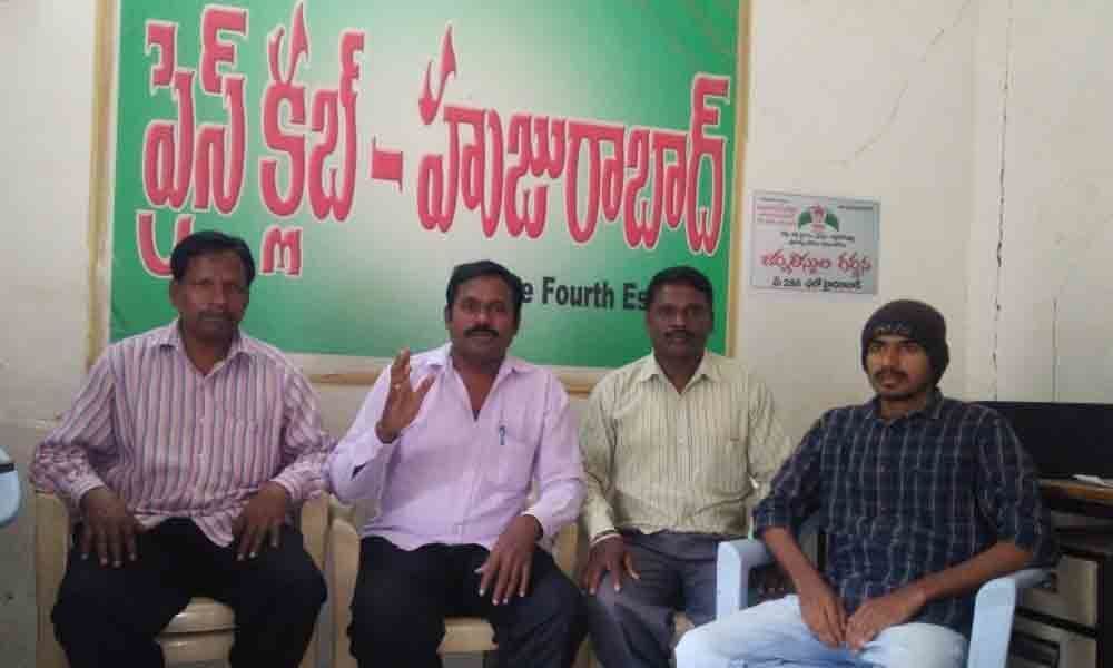 Huzurabad: Telangana Farm Labour Association demands 600 per day for farm labourers