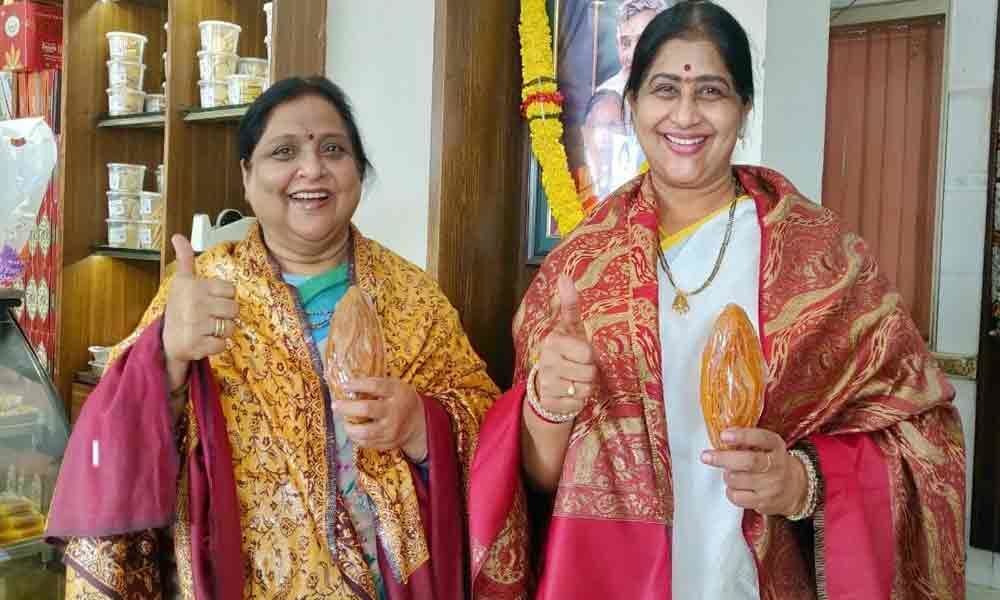 Movie artists Roja Ramani, Kavita visit Suruchi Foods in Tapeswaram