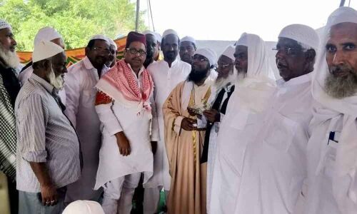 Corporator Dodla Venkatesh Goud gives 1 lakh for Idgah