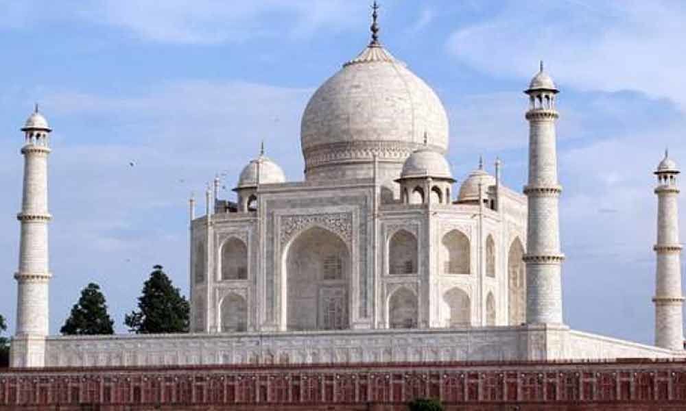 Strong stench at the Taj Mahals toilets forces ASI to work out truce with employees on strike