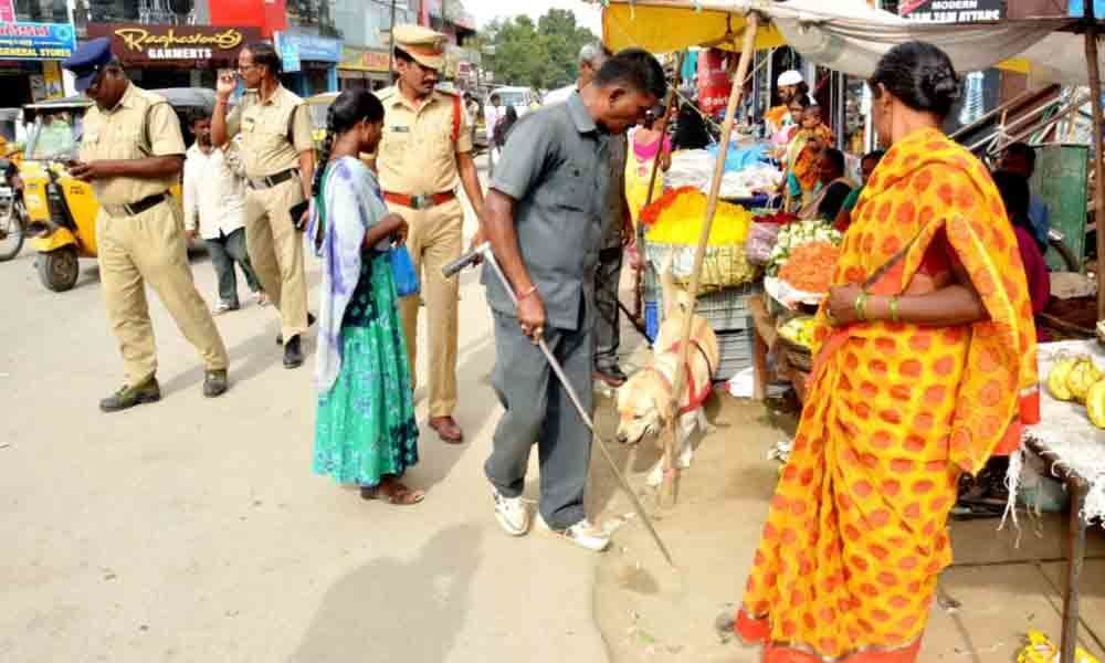 Cops conduct security checks on Independence Day celebrations in Mahbubnagar