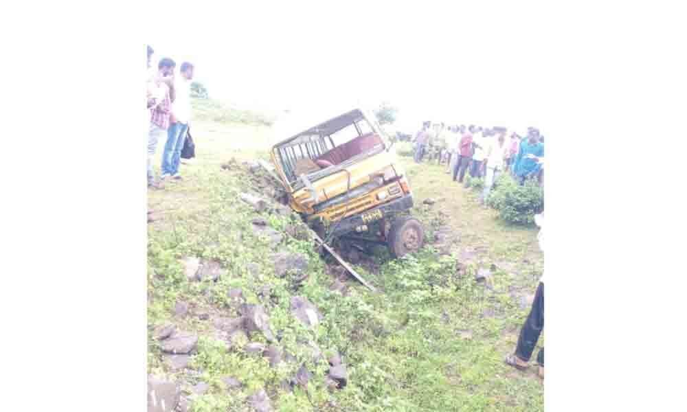 5 students injured in school bus mishap in Kamareddy