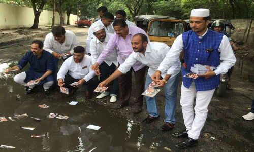 Congress holds novel stir over bad roads