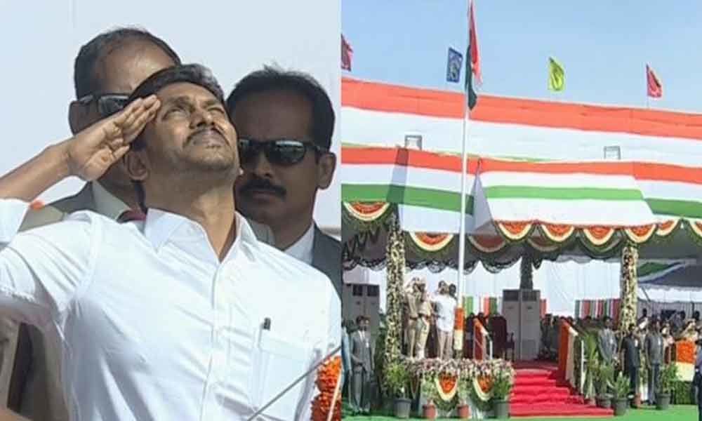 CM YS Jagan hoists national flag at Indira Gandhi stadium