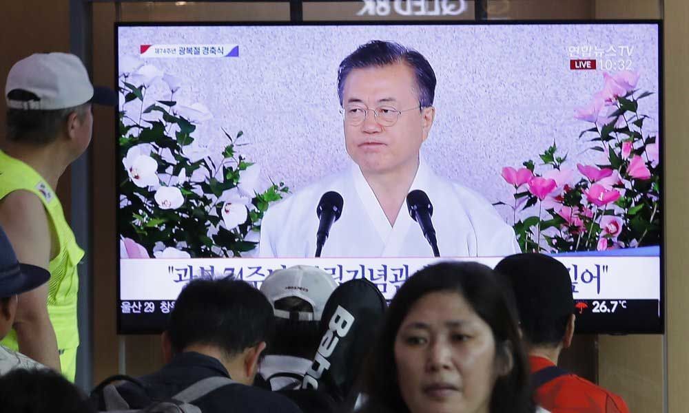 S. Koreas Moon calls for talks to end trade row with Japan