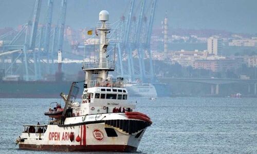 Migrant rescue ship heads for Italy after judge overrules Salvini