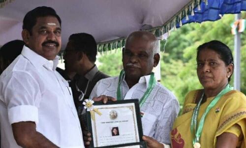 Tamil Nadu CM gives away awards on I-Day