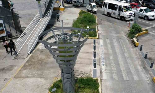 Mexican start-up fights air pollution with artificial trees