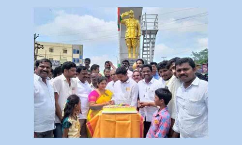 Sathupally: Sandras birthday celebrated