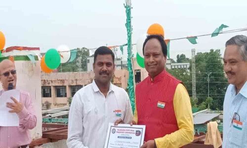 Independence Day celebrated at Karimnagar bus stand